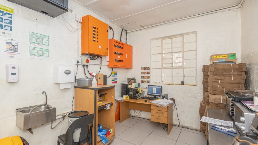 Commercial Property for Sale in Triangle Farm Western Cape